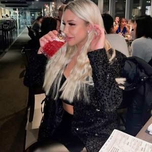 Meet your Posher, Shania